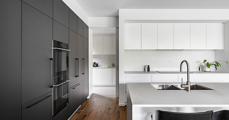 G style kitchen layout in black and white