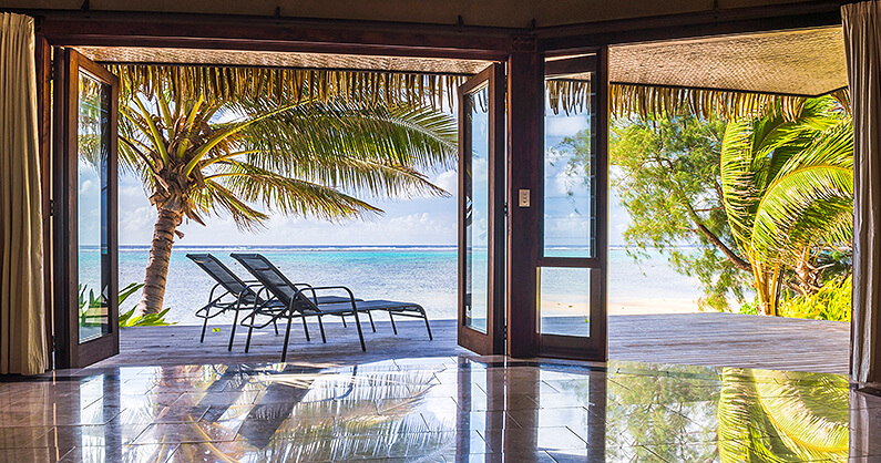 Open plan house with beach view