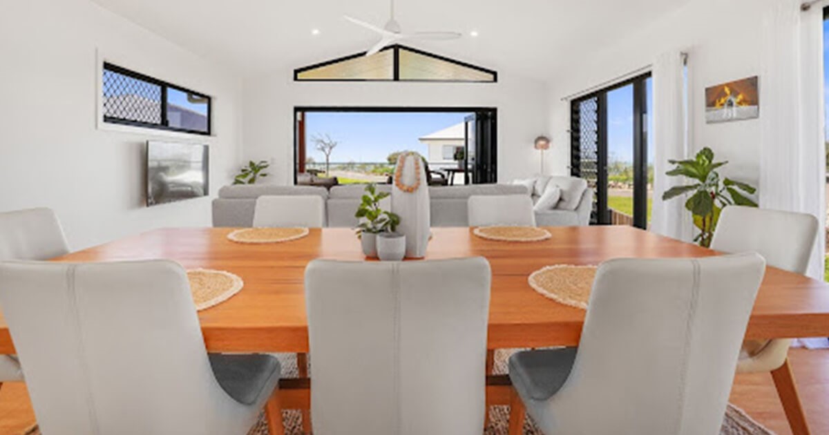 Indoor outdoor queensland home design