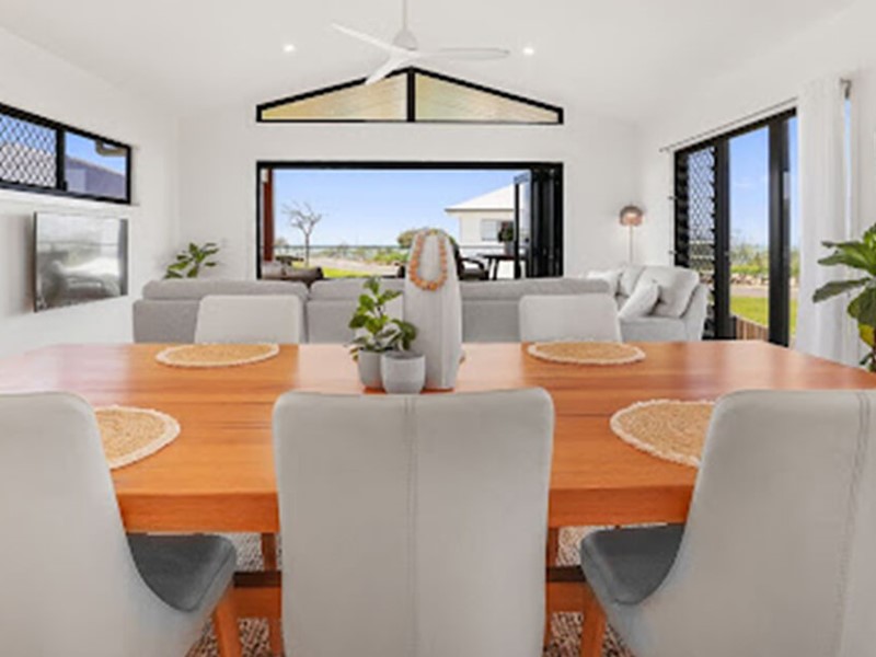 Indoor outdoor queensland home design