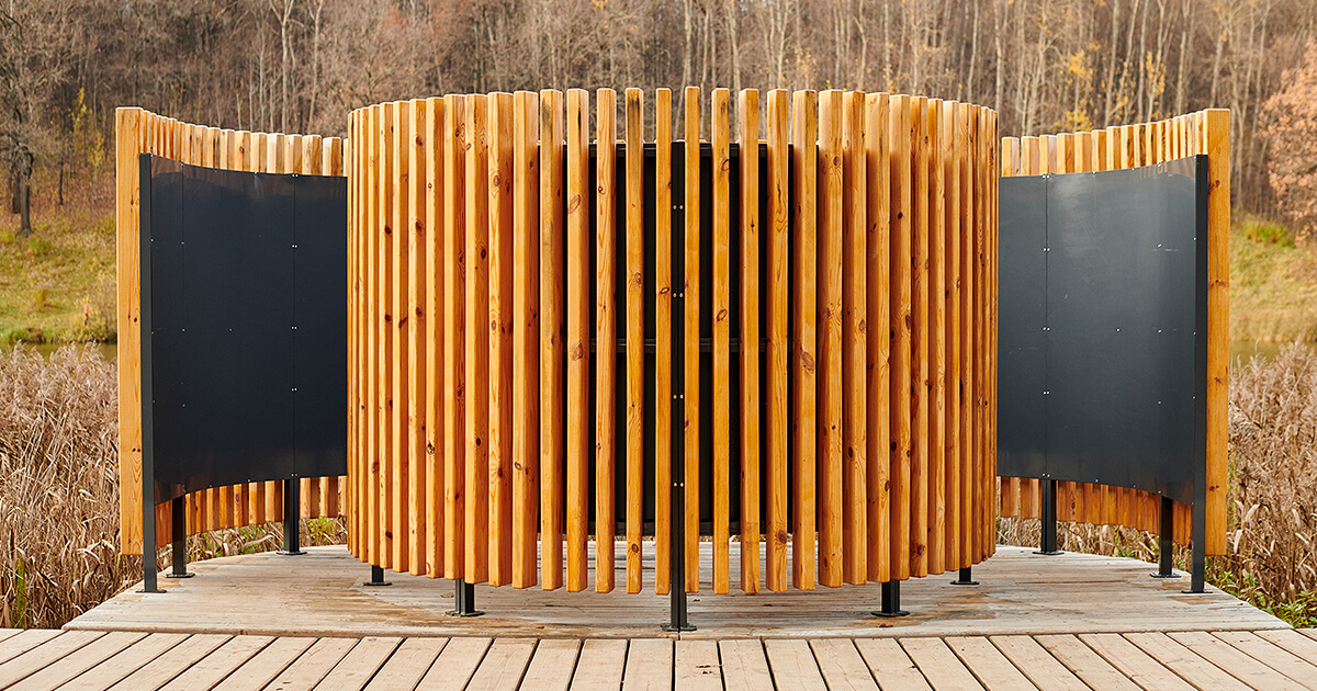 Horizontal wood privacy screen