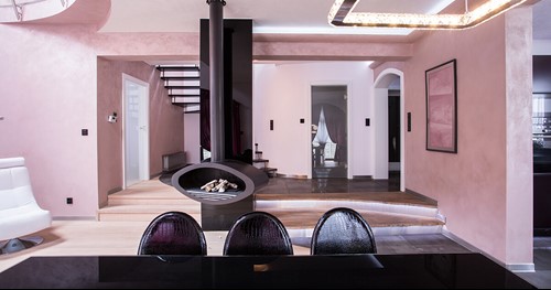 Pink and black 80s inspired decor